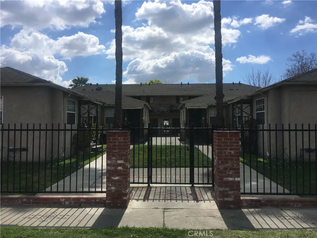Apartment for rent at 422 W Palm Street 424 1/2D, Compton, CA featuring 2 beds and 1 bath