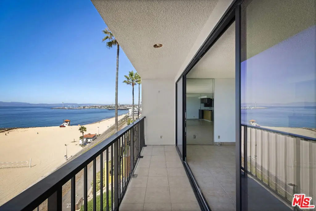 721 Esplanade 306, Redondo Beach, CA — listing photo 1