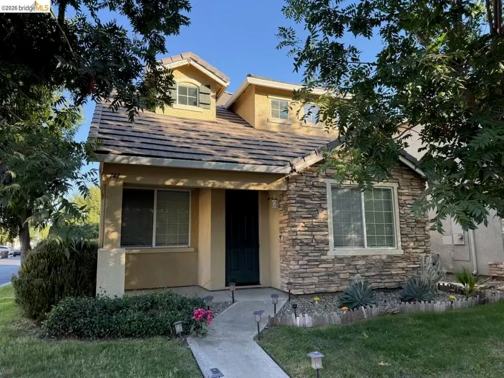 Single Family Residence for rent at 747 Queensland Cir, Stockton, CA featuring 3 beds and 2 baths