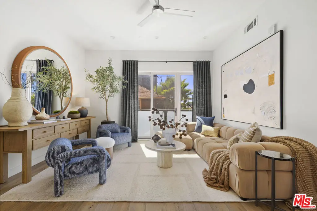 1041 N Spaulding Avenue 208, Los Angeles, CA — listing photo 1