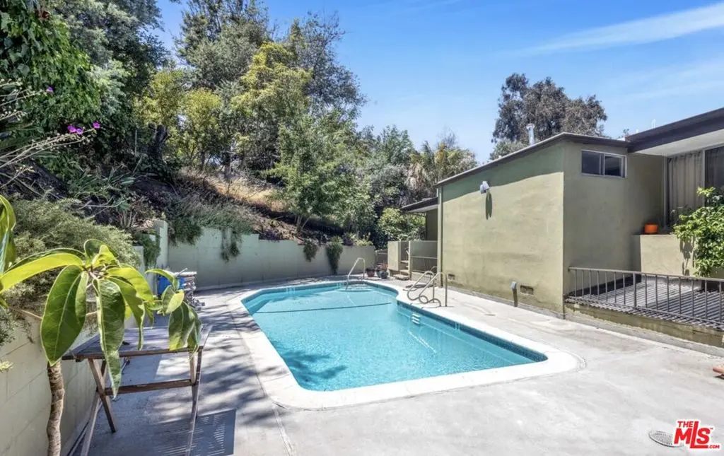 Condominium for rent at 3625 Fredonia Drive 2, Los Angeles, CA featuring 1 bed and 1 bath