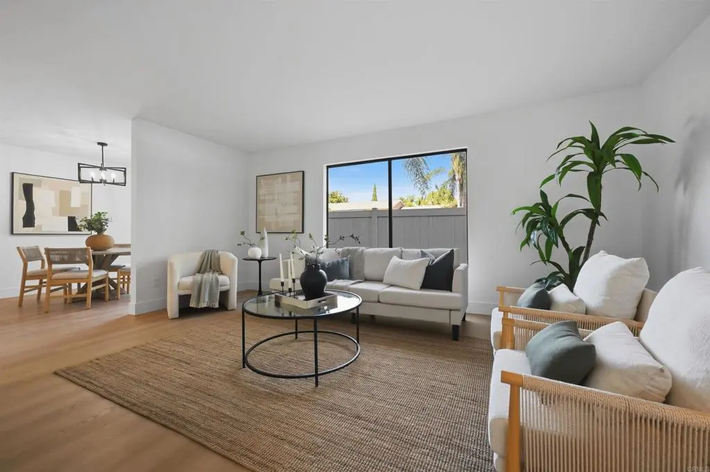 Condominium for sale at 376 Forest Place, Vista, CA featuring 3 beds and 3 baths