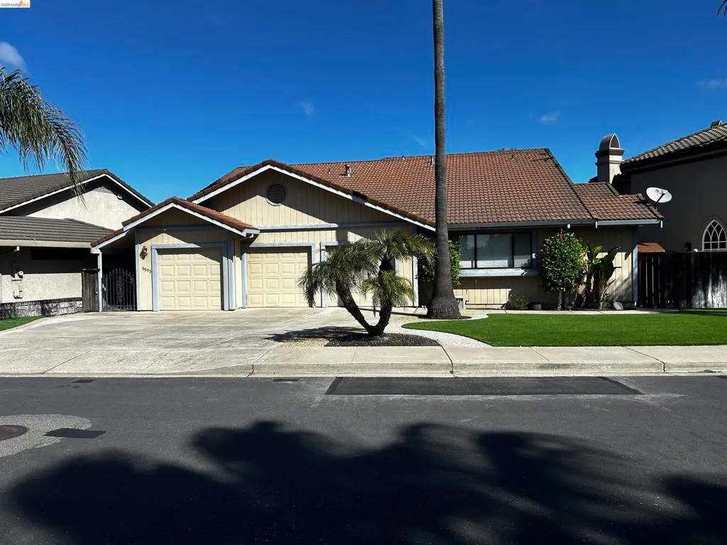 Residential Lease for rent at 5593 Drakes Dr, Discovery Bay, Contra Costa County, CA featuring 3 beds and 2 baths