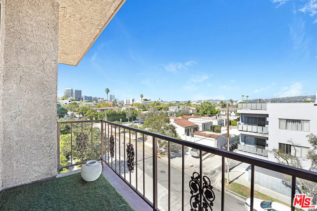 Condominium for rent at 1101 Rexford Drive 303, Los Angeles, CA featuring 2 beds and 2 baths