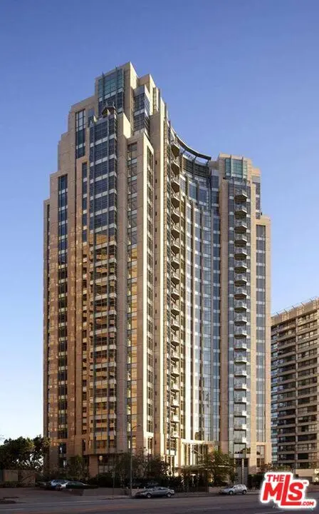 Condominium for sale at 10776 Wilshire Boulevard 301, Los Angeles, CA featuring 2 beds and 3 baths