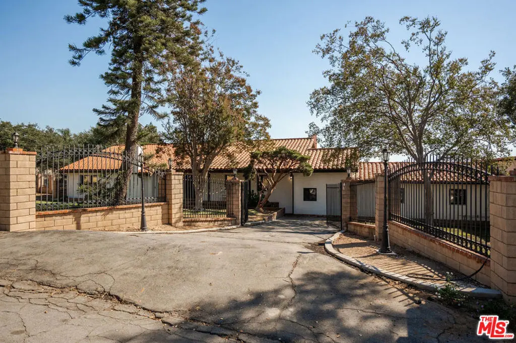 1006 W Milton Drive, Glendora, CA — listing photo 1