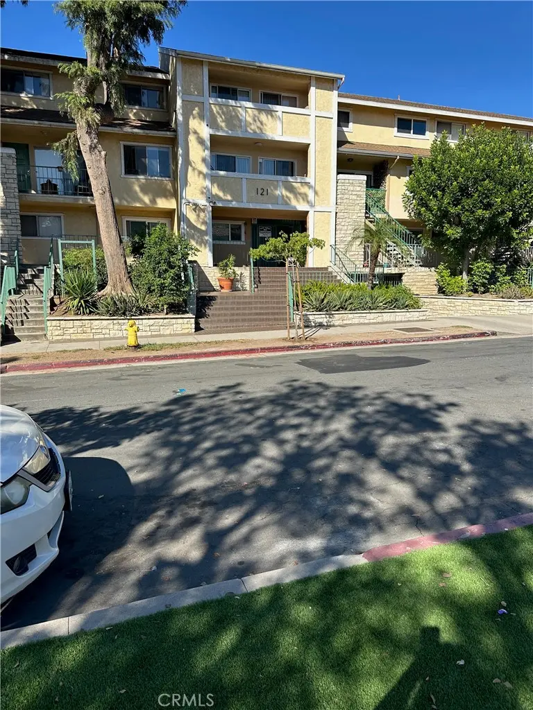 121 Sinclair 122, Glendale, CA — listing photo 1