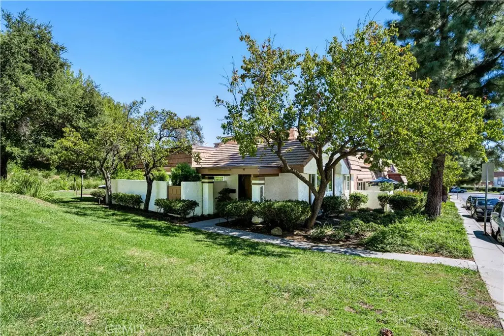 22421 Jeffrey Mark Court 8, Chatsworth, CA — listing photo 1