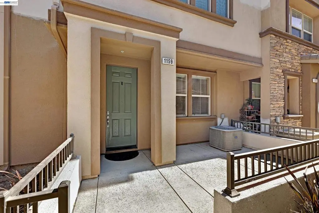 1159 Martin Luther King Dr, Hayward, CA — listing photo 1