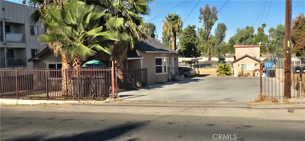 167 N Columbia, Hemet, CA — listing photo 1