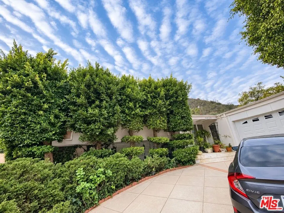 2043 San Ysidro Drive, Beverly Hills, CA — listing photo 1