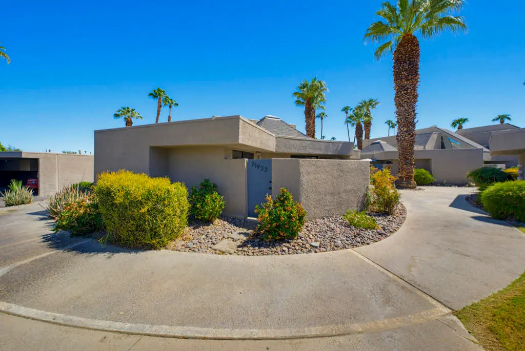 Condominium for rent at 71933 Eleanora Lane, Rancho Mirage, CA featuring 2 beds and 2 baths