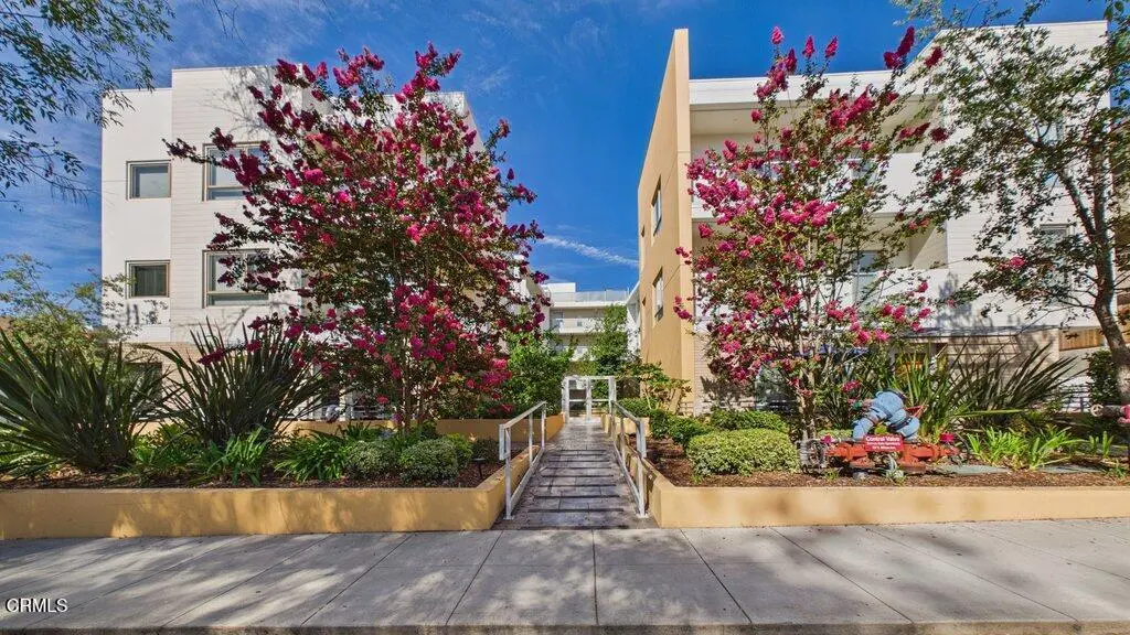 137 S Wilson Avenue 207, Pasadena, CA — listing photo 1
