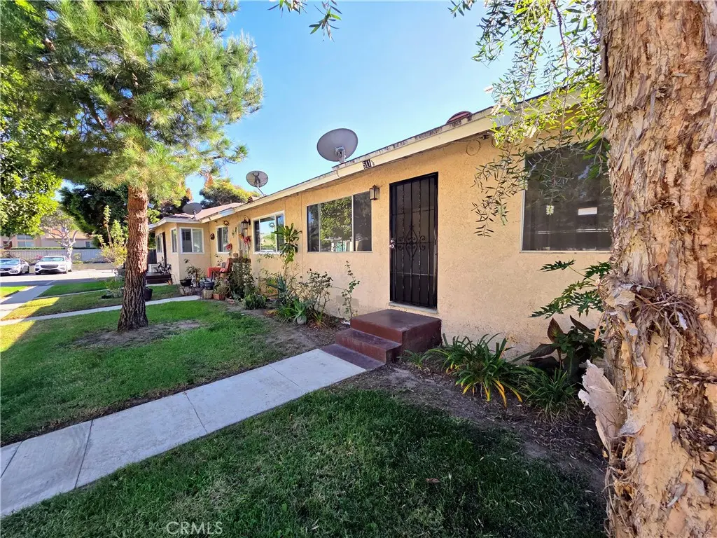 Condominium for rent at 511 Bayport Street 1/2, Carson, CA featuring 2 beds and 2 baths