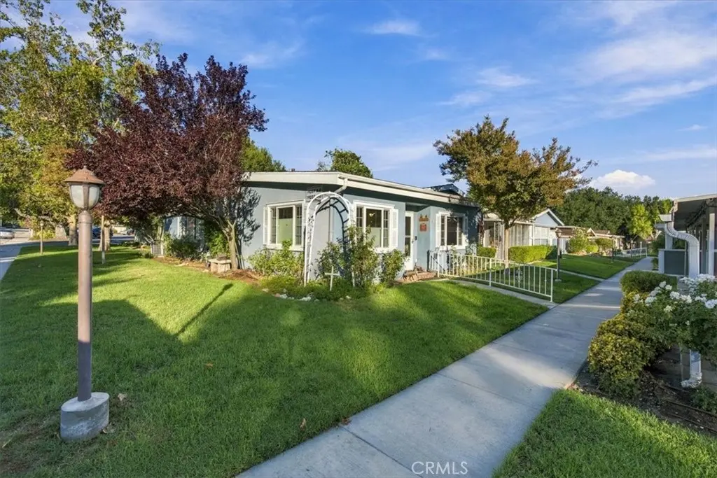 19237 Avenue Of The Oaks D, Newhall, CA — listing photo 1