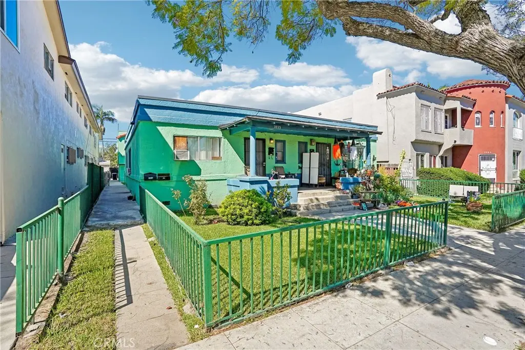 1033 Stanley Avenue, Long Beach, CA — listing photo 1