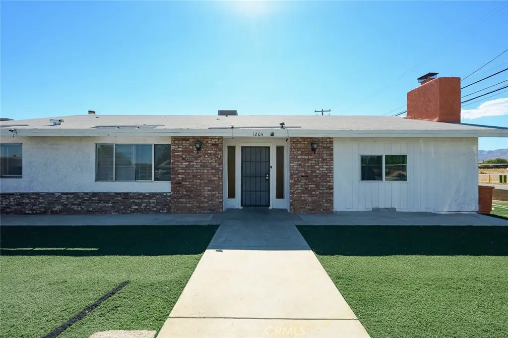 1204 E Avenue Q4, Palmdale, CA — listing photo 1