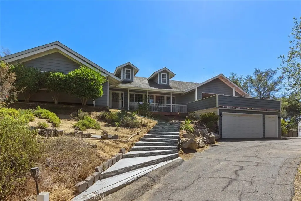 1619 Ranchwood Lane, Fallbrook, CA — listing photo 1