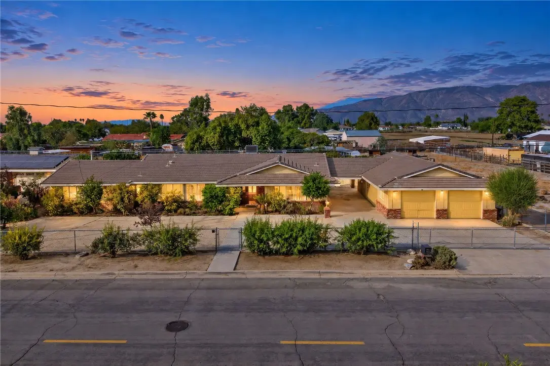 1330 Eaton, Hemet, CA — listing photo 1