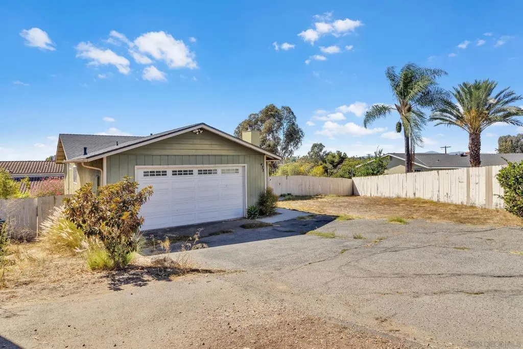 477 Rancho Vista, Vista, CA — listing photo 1