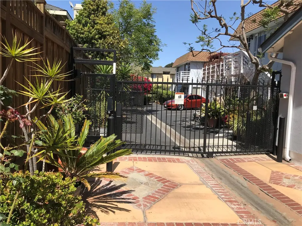356 E 20TH Street C, Costa Mesa, CA — listing photo 1