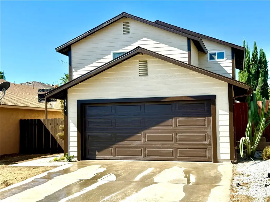 Condominium for sale at 8920 Summerwood, Fontana, CA featuring 3 beds and 3 baths