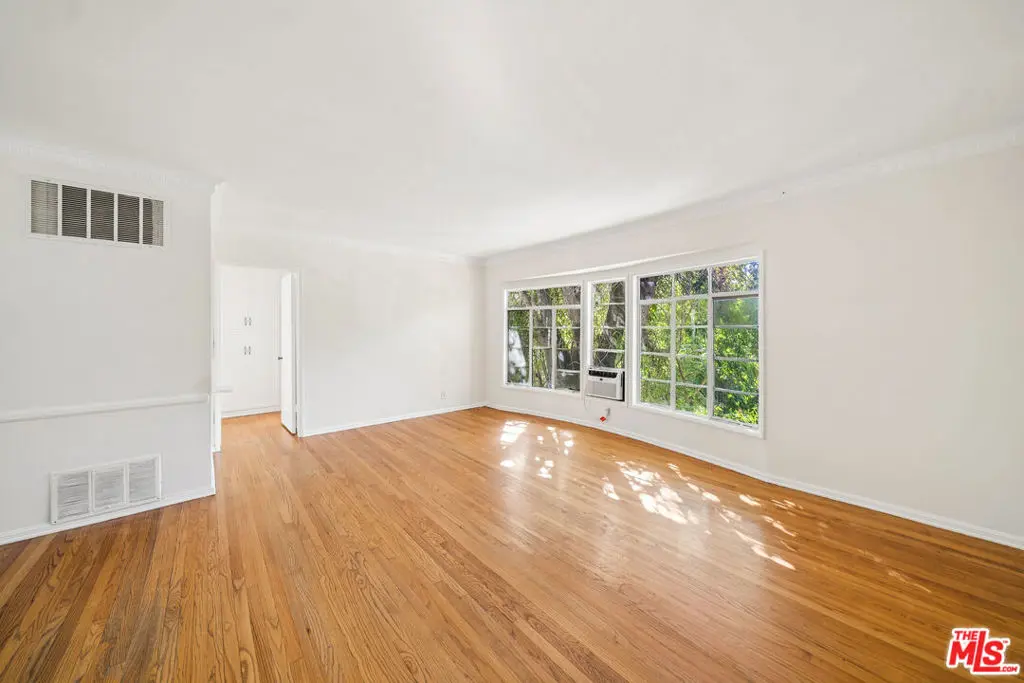 1274 Havenhurst Drive 8, West Hollywood, CA — listing photo 1