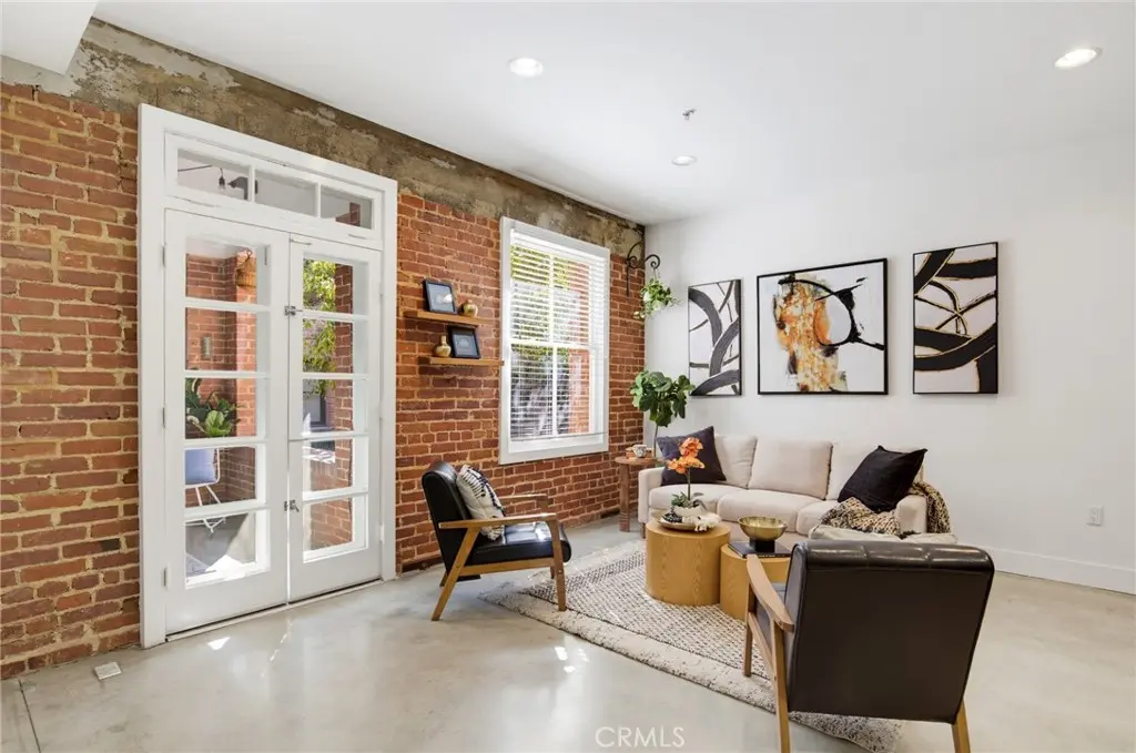 139 S Los Robles Avenue 102, Pasadena, CA — listing photo 1