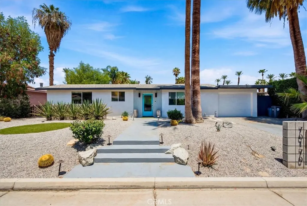 Single Family Residence for rent at 70170 Sun Valley, Rancho Mirage, CA featuring 2 beds and 2 baths