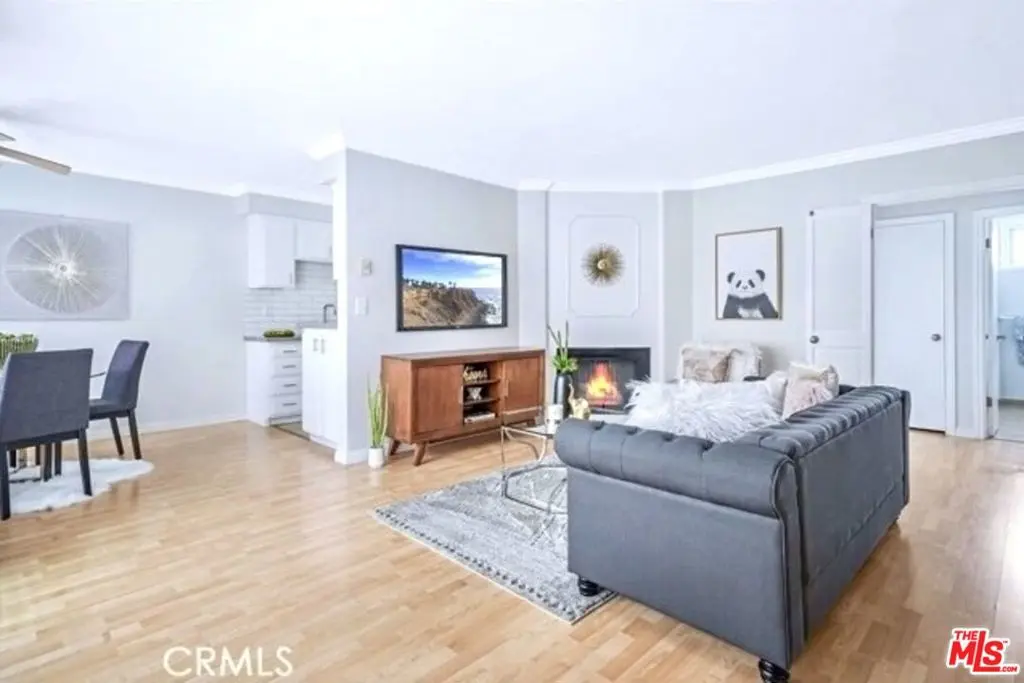 914 Lincoln Boulevard 302, Santa Monica, CA — listing photo 1