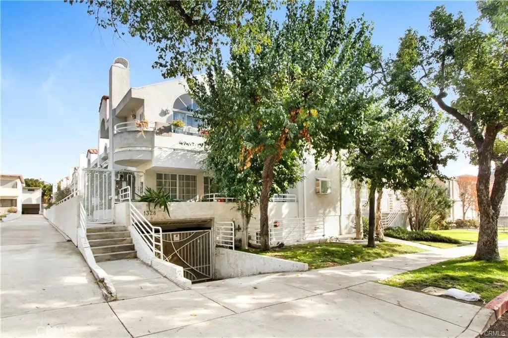 1328 N Columbus Avenue 2, Glendale, CA — listing photo 1