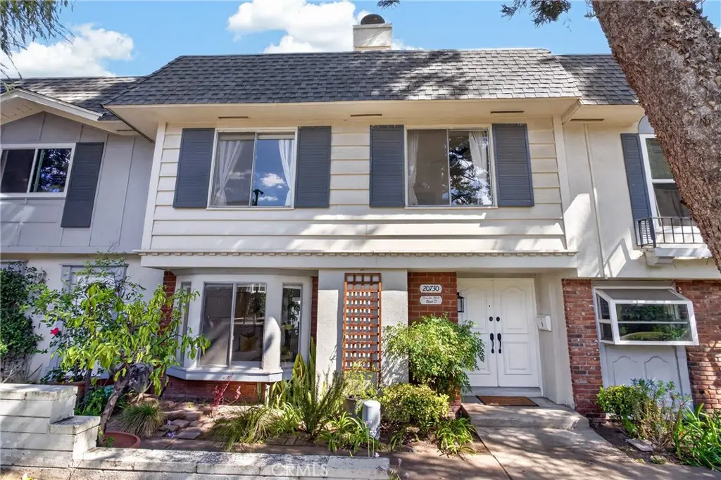 20730 Devonshire D, Chatsworth, CA — listing photo 1