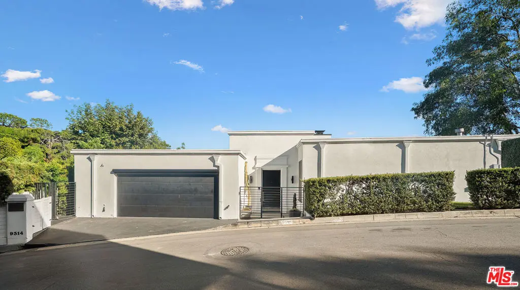 Single Family Residence for sale at 9314 Lloydcrest Drive, Beverly Hills, Los Angeles County, CA featuring 5 beds and 6 baths