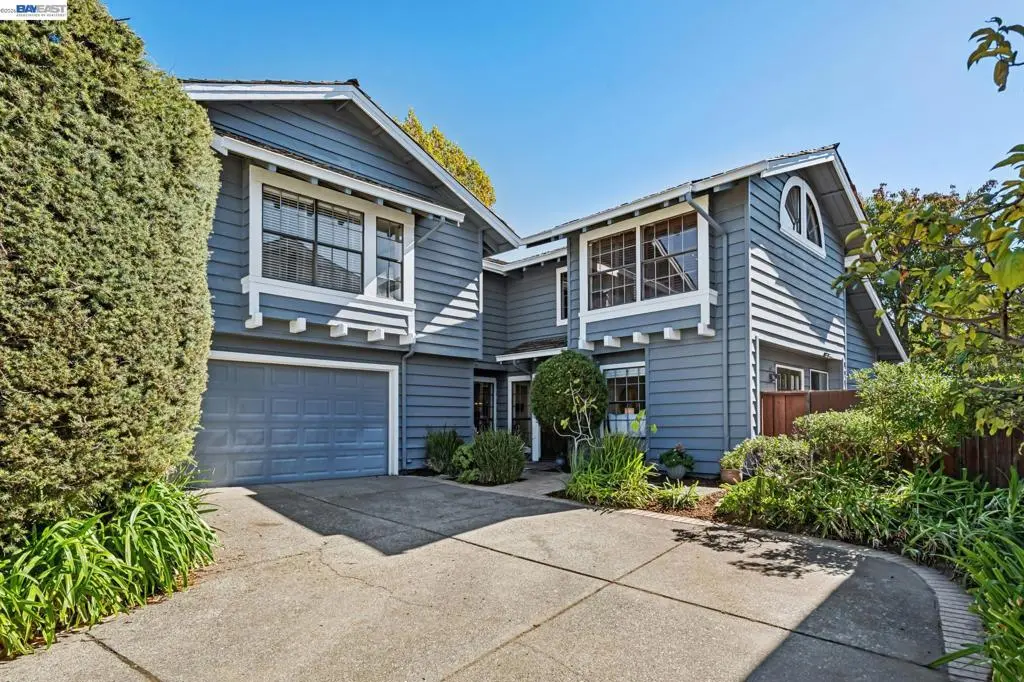 Single Family Residence for sale at 8 Avondale Lndg, Alameda, CA featuring 5 beds and 3 baths