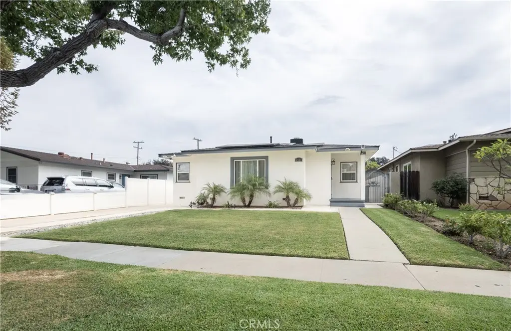 Single Family Residence for sale at 2121 Valencia, Santa Ana, CA featuring 3 beds and 1 bath