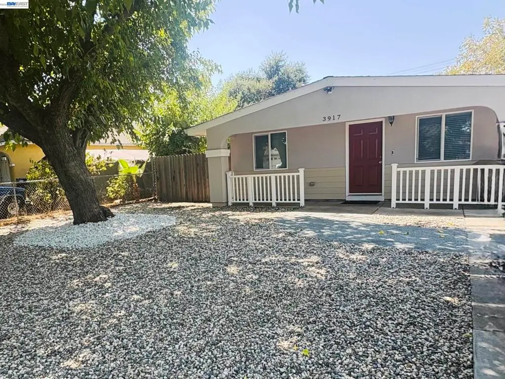 Single Family Residence for sale at 3917 Haywood St, Sacramento, CA featuring 3 beds and 1 bath