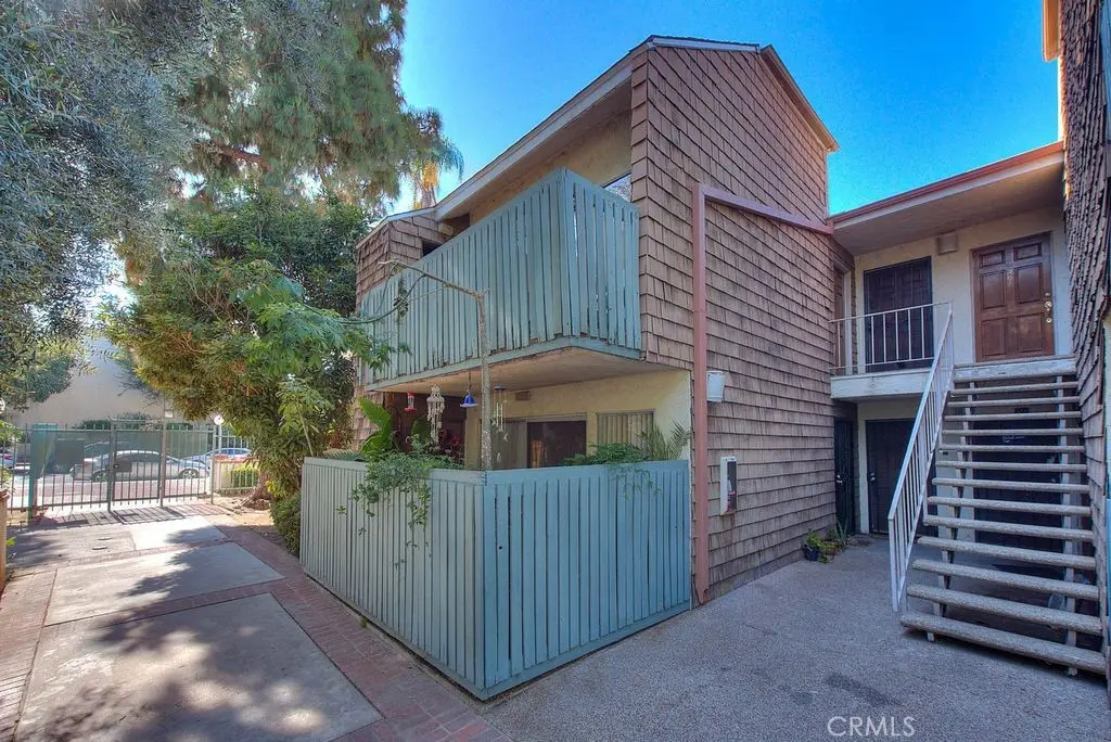 5700 Etiwanda 212, Tarzana, CA — listing photo 1