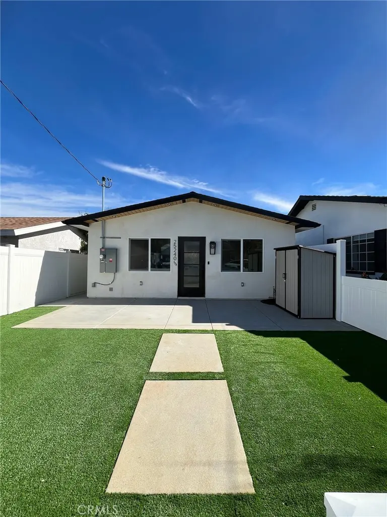 25240 Everett Drive 1/2, Newhall, CA — listing photo 1