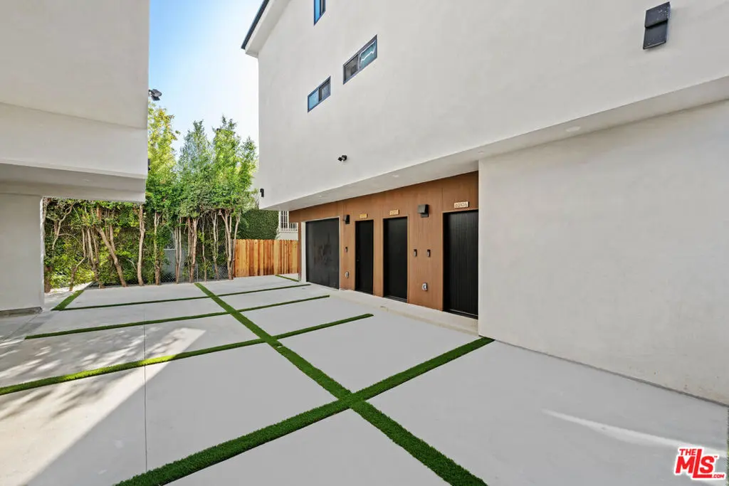 Townhouse for rent at 6210 Banner Avenue 1/2, Los Angeles, CA featuring 3 beds and 3 baths
