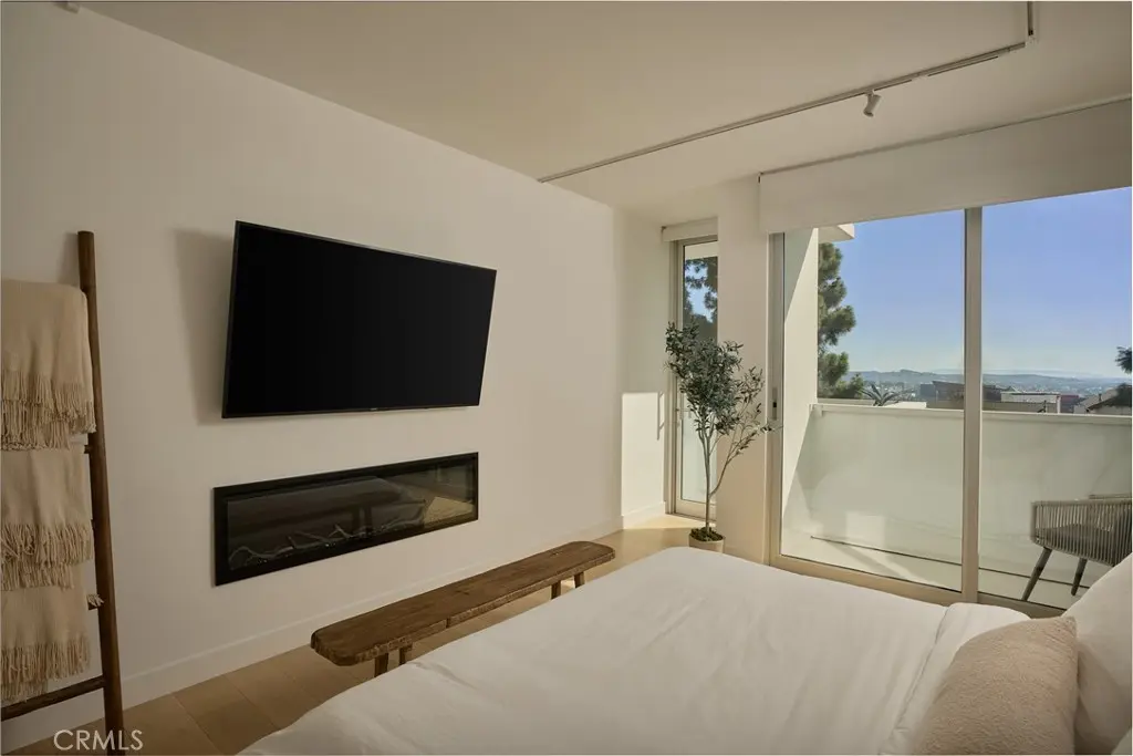 Condominium for sale at 8787 Shoreham Drive 105, West Hollywood, CA featuring 1 bed and 1 bath