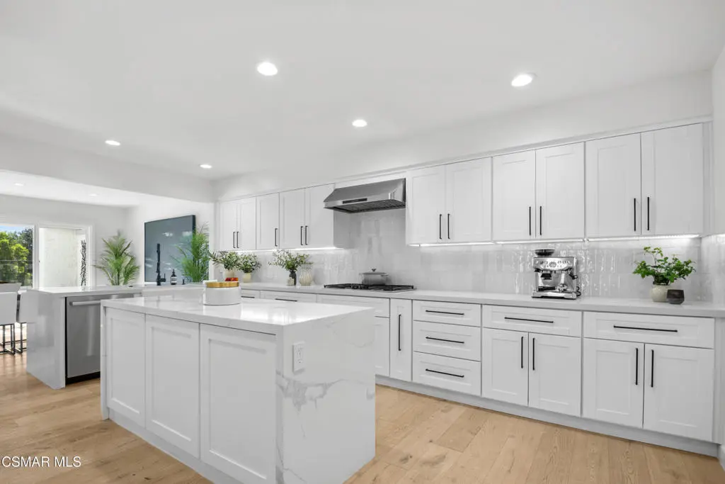 1725 Royal Saint George Drive, Westlake Village, CA — listing photo 1