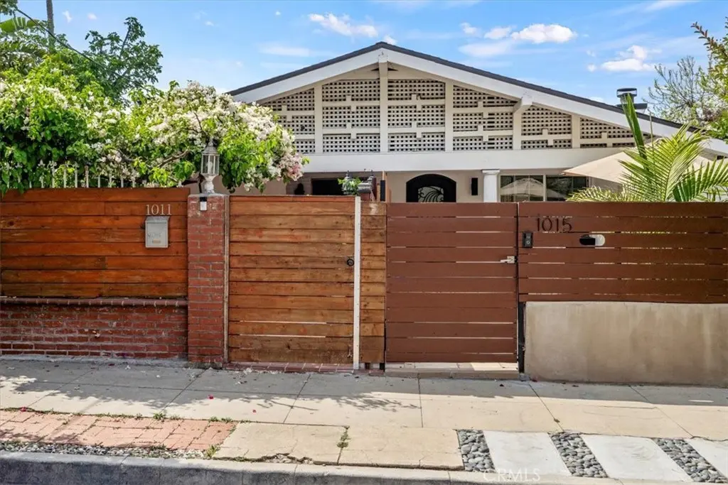 Duplex for rent at 1015 Coronado Terrace, Los Angeles, CA featuring 2 beds and 1 bath