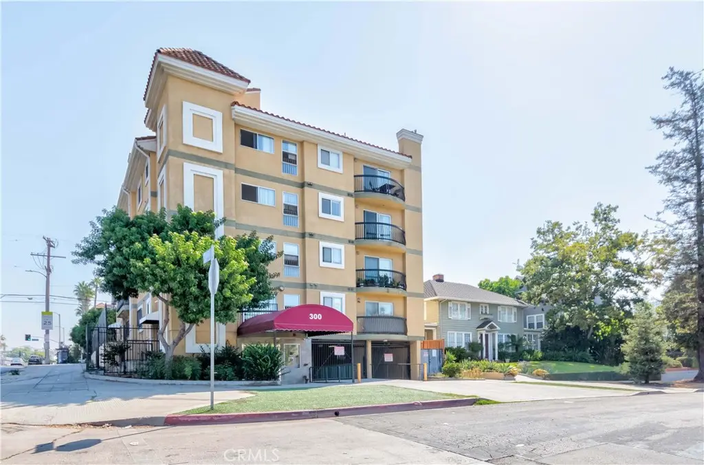 Condominium for rent at 300 S Westmoreland 303, Los Angeles, CA featuring 1 bed and 1 bath