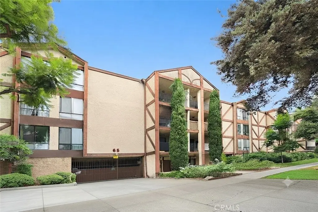 Condominium for rent at 65 N Allen, Pasadena, CA featuring 2 beds and 2 baths