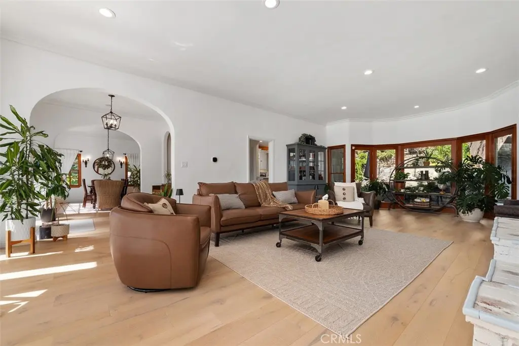 611 Country Club, Burbank, CA — listing photo 1