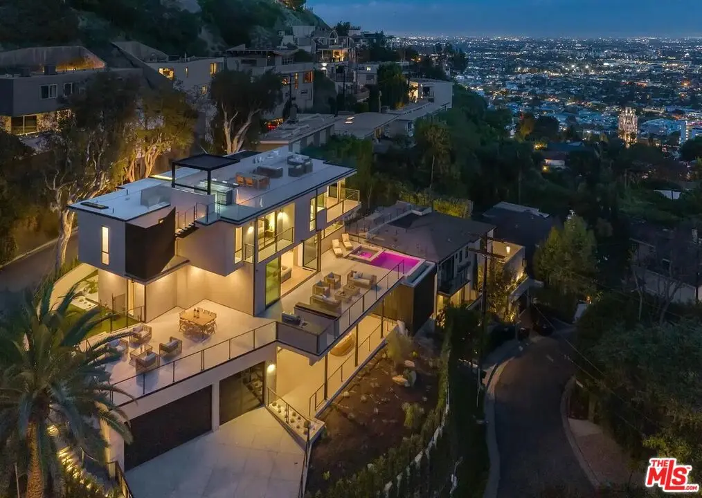 Single Family Residence for rent at 8470 Franklin Avenue, Los Angeles, CA featuring 4 beds and 6 baths