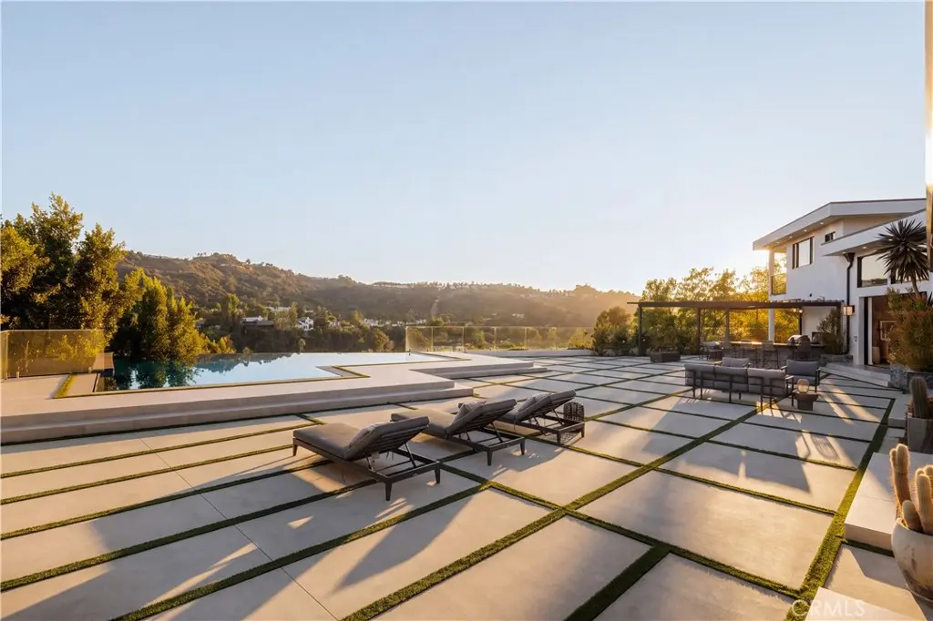 11480 Amanda Drive, Studio City, CA — listing photo 1