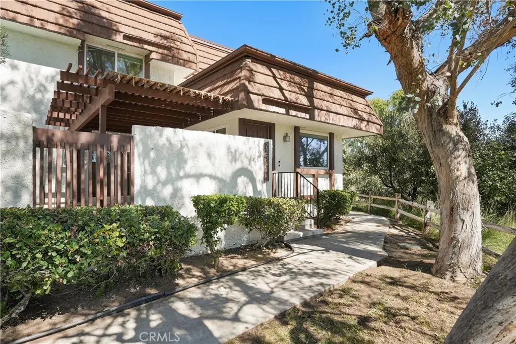 22544 Jeffrey Mark Court 1, Chatsworth, CA — listing photo 1