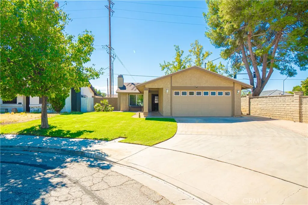 1004 Lightcap, Lancaster, CA — listing photo 1
