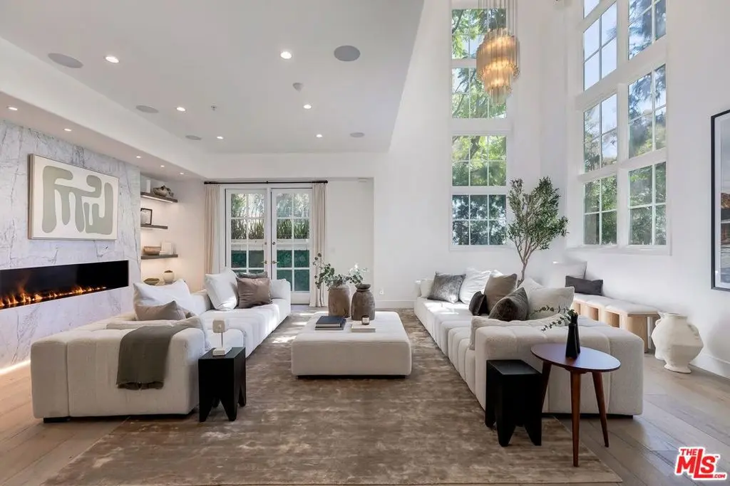 Condominium for sale at 11500 San Vicente Boulevard 221, Los Angeles, CA featuring 2 beds and 3 baths